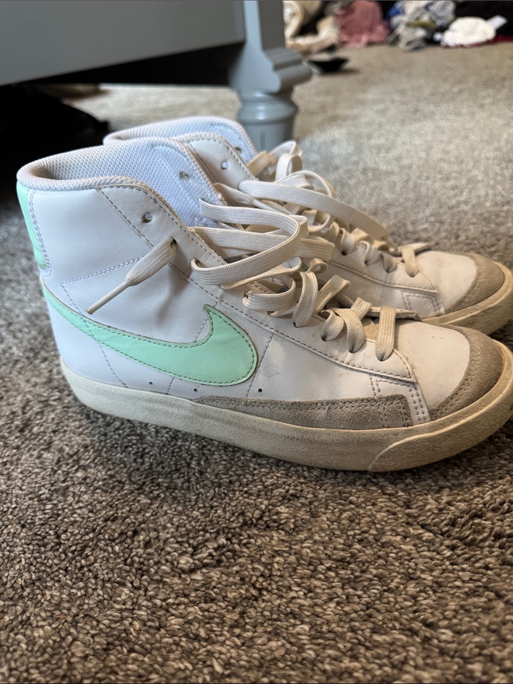 Nike kids High-Top Sneakers in Mint Swoosh and White